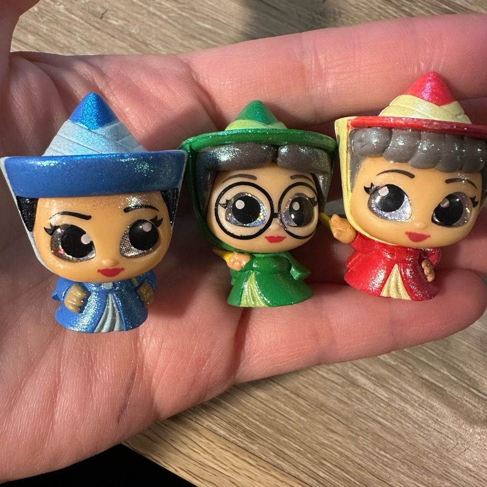 Disney Doorables Series 5 GLITTER fairies from Sleeping Beauty.